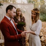 Passage de l'alliance à la mariée.