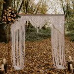 Arche de cérémonie au cœur de la forêt.