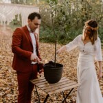 Couple durant le rituel de l'arbre.