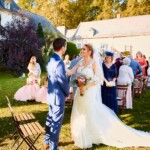 La rencontre tant attendue entre les futurs mariés.