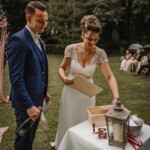 Rituel du vin scéllé. Fermeture de la caisse en bois.